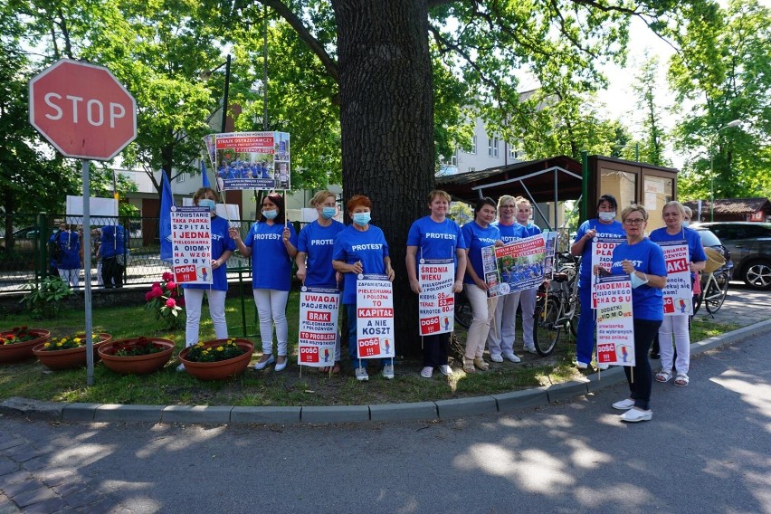 Strajk pielęgniarek w Lublińcu. Na dwie godziny odeszły od łóżek pacjentów Wojewódzkiego Szpitala Neuropsychiatrycznego