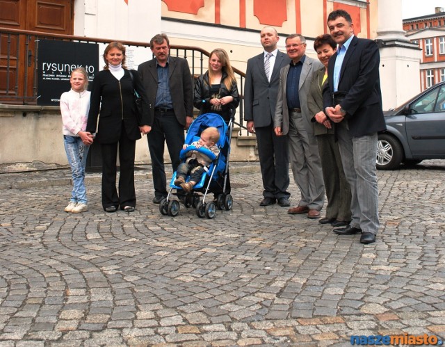 Państwo Popov byli piątą rodziną, którą Miasto Leszno zaprosiło w ostatnich latach. Przyjechali do Polski w kwietniu 2011 roku.