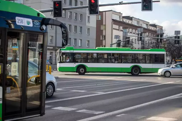 Nie kwotowo, a jako wielokrotność ceny biletu miesięcznego w I strefie określili radni wysokość opłat dodatkowych za jazdę bez biletów