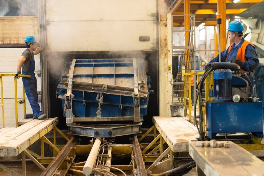 Metro w budowie. Ruszyła produkcja specjalnych pierścieni do obudowy tunelu. Każdy z nich waży 20 ton