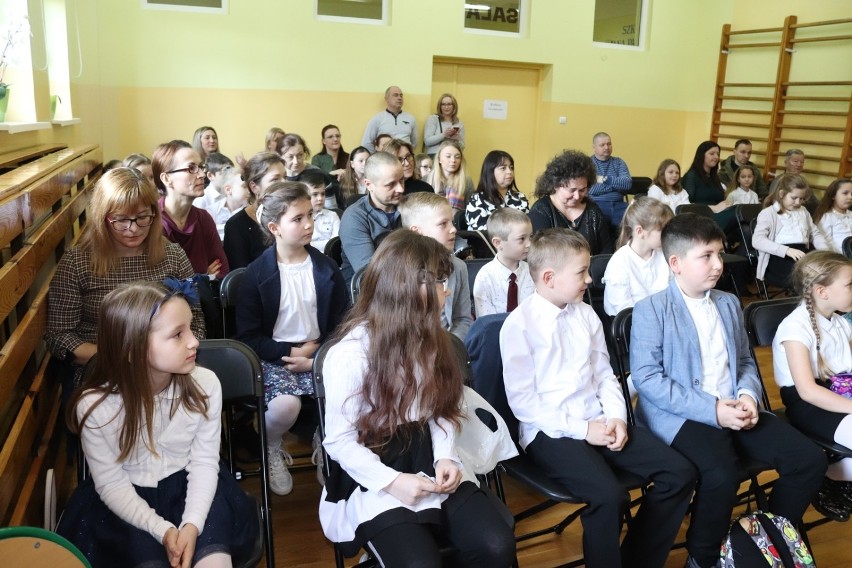 Powiatowy Konkurs Recytatorski w Jerzmanowej. Rywalizowały w nim dzieci z całego regionu. ZDJĘCIA