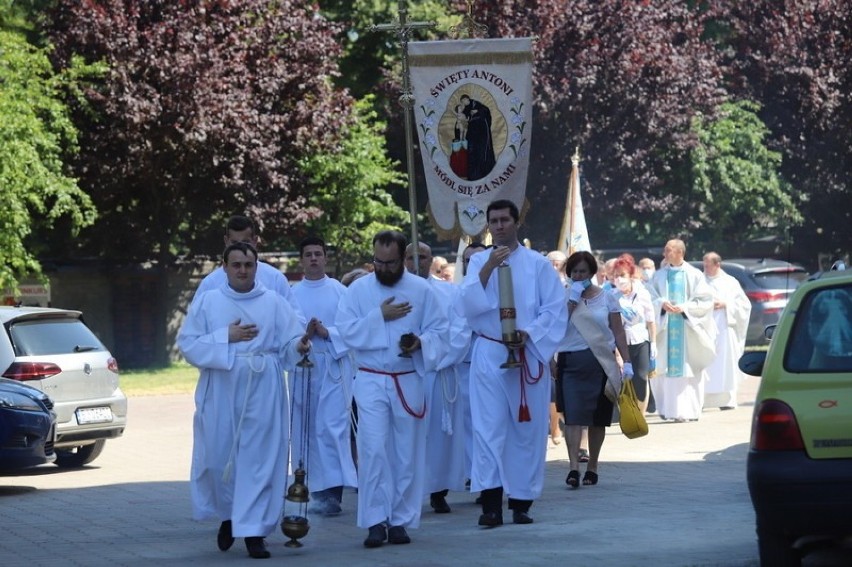 Pielgrzymka kobiet i dziewcząt do Sanktuarium NMP Anielskiej...