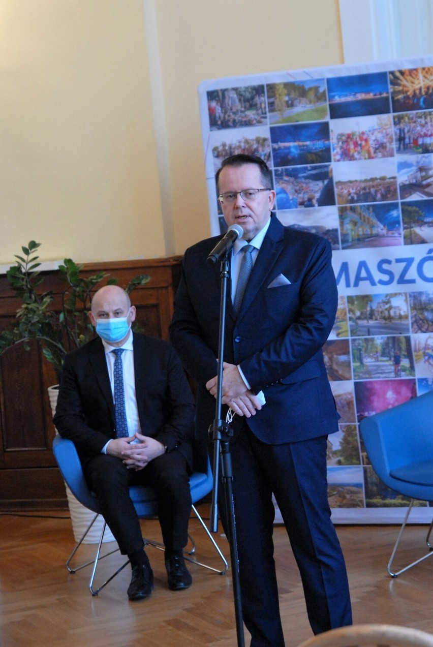 Tysiąc nowych mieszkań w Łódzkiem powstanie w ramach Społecznej Inicjatywy Mieszkaniowej. W Tomaszowie podpisano porozumienie