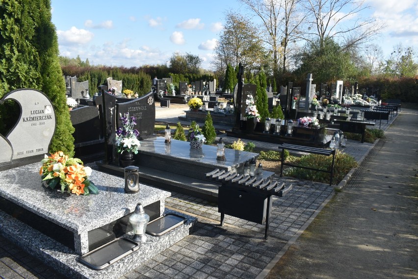 Cmentarz komunalny przy ulicy Piaski na kilkadziesiąt godzin przed 1 listopada