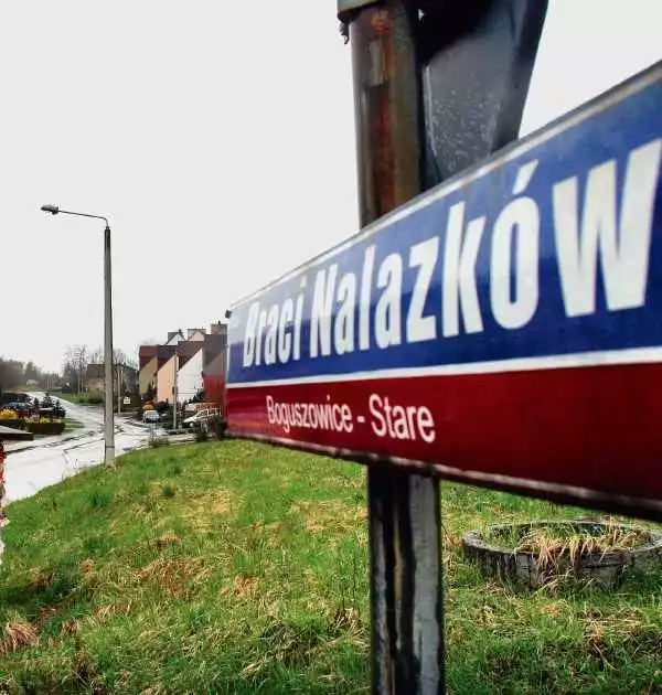 Życie w dzielnicy domków jednorodzinnych wróciło do normy.