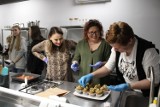 Warsztaty kulinarne pt. „Wegańskie słodkie święta” odbyły się w Centrum Współpracy i Inicjatyw Społecznych MCK w Bełchatowie