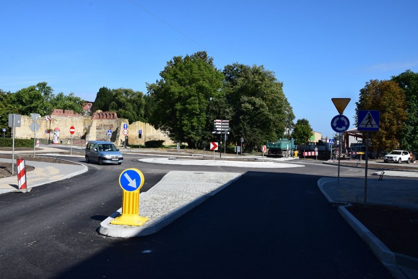 Nowe rondo w Wieluniu dopuszczone do użytku. Na ul. Barycz wróciła stara organizacja ruchu ZDJĘCIA