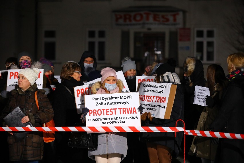 Protest płacowy pracowników pomocy społecznej w Piotrkowie -...