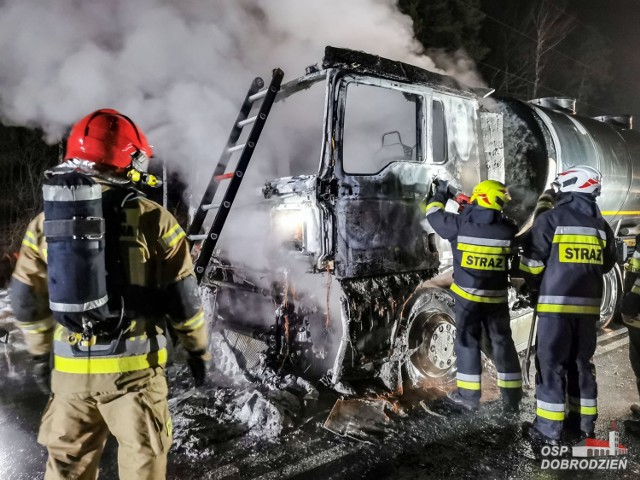 Pożar ciężarówki na DW 901 w Kocurach