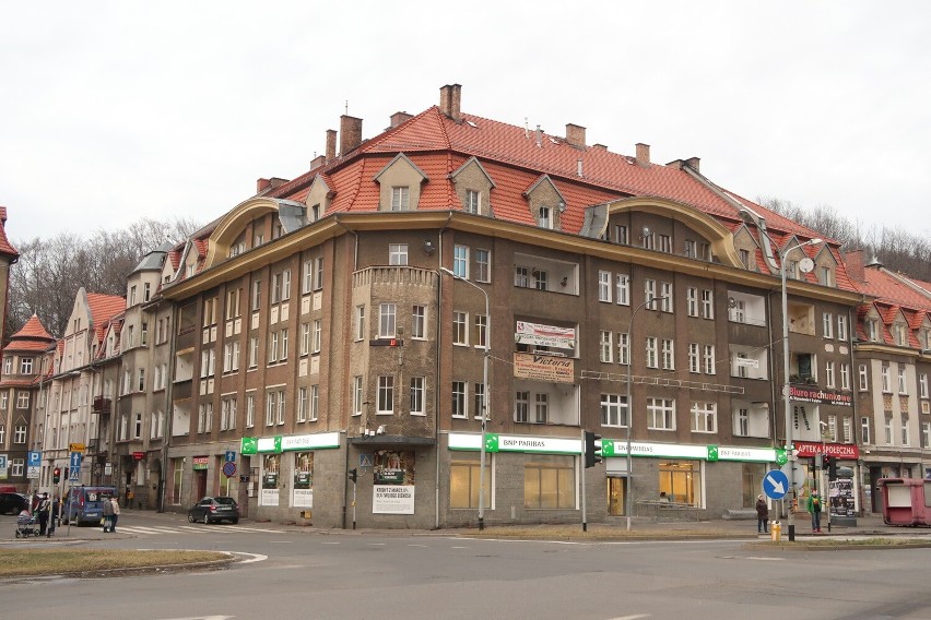 Budynek przy Al. Wyzwolenia 2 w Wałbrzychu....