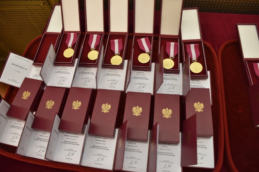 Jubileuszowe medale za długoletnią służbę przyznano właśnie...