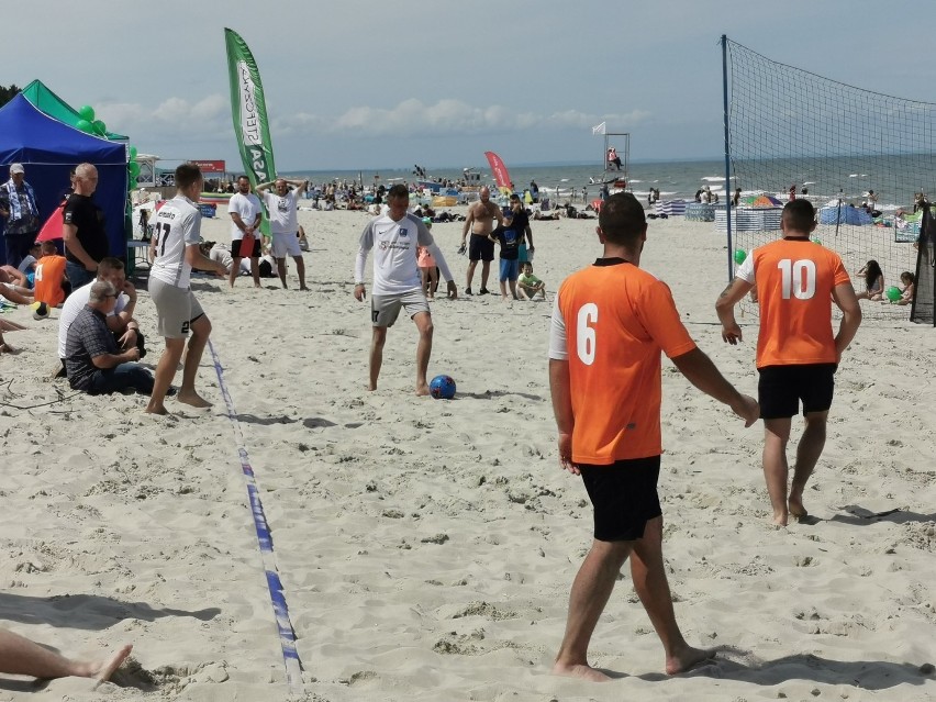 Sztutowo na sportowo - mecze siatkówki i piłki nożnej na plaży.