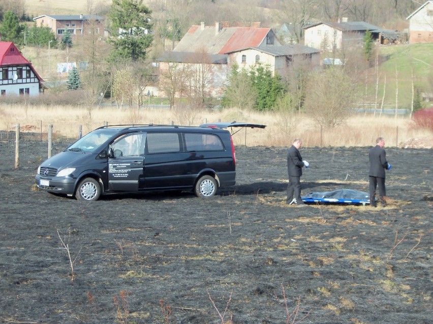 65-letni mieszkaniec Głuszycy zginął w pożarze suchych traw,...