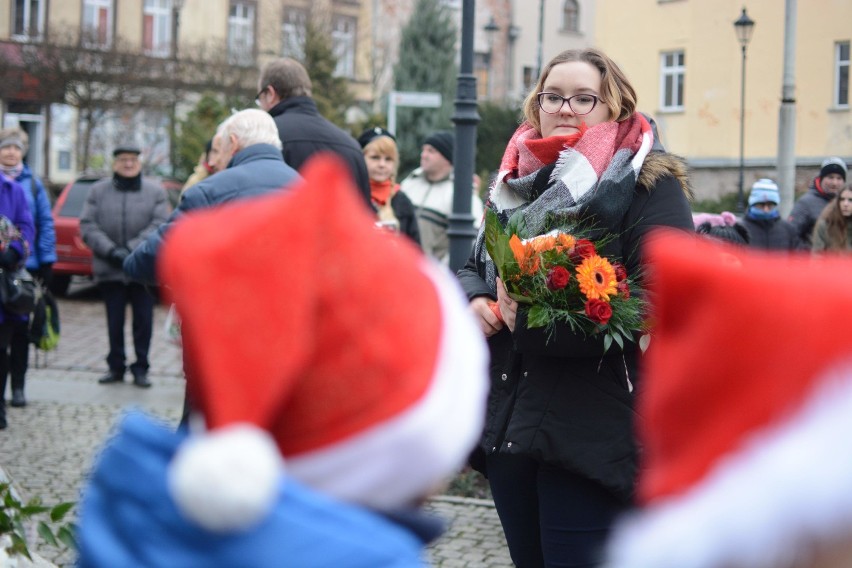 Grudziądzanie świętowali imieniny Kopernika pod pomnikiem [wideo, zdjęcia]