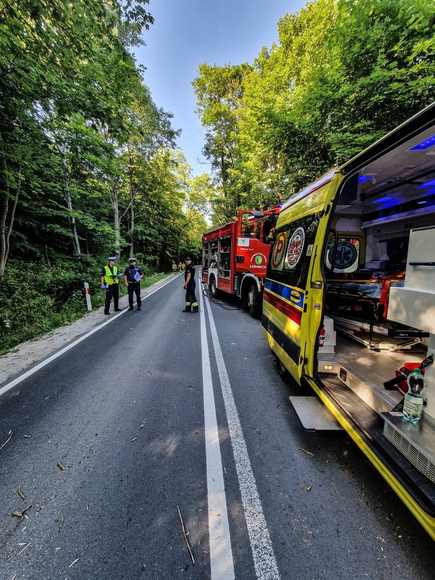 Tragiczny wypadek na Przełęczy Kowarskiej - 14 osób rannych