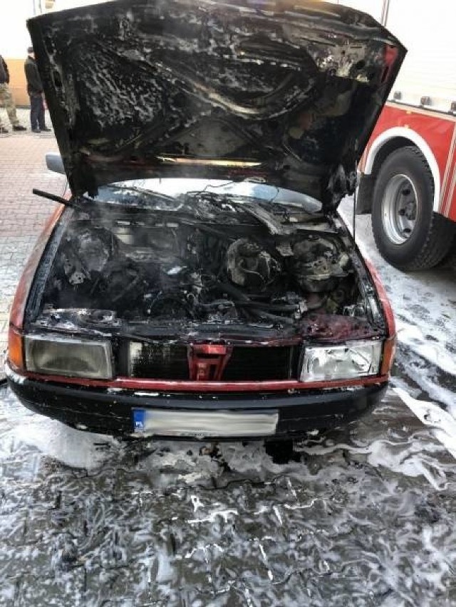 W Krynicy Zdroju spłonęło audi 80