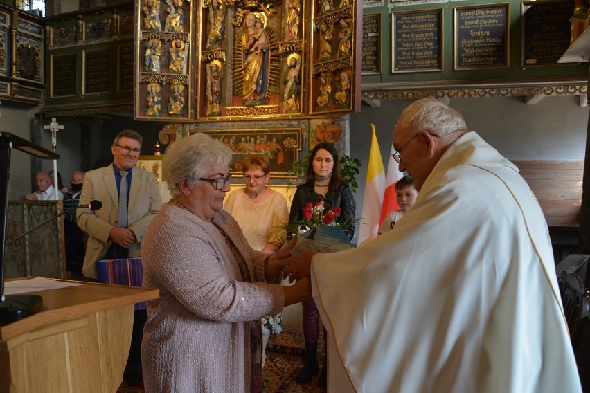 Pożegnanie księdza proboszcza w kościele w Klępsku oraz...