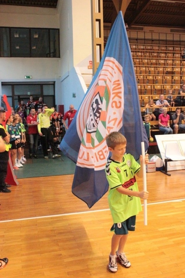 W hali Pogoni w Zabrzu przy Wolności 406, to młodzież otwiera prezentację nowego sezonu handballowej męskiej PGNiG Superligi. fot. Piotr A. Jeleń