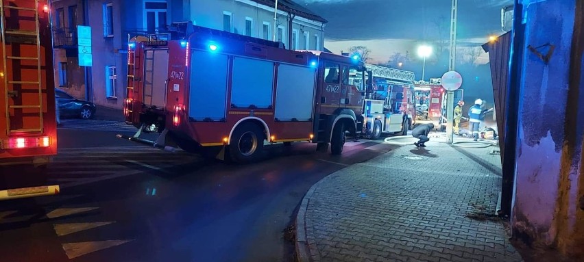 Groźny pożar poddasza przy ulicy Zjazdowej w Opocznie ZDJĘCIA