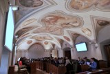 Zabytkowa sala sesyjna w urzędzie miasta Poznania została odnowiona. Zobacz, gdzie podejmowane są decyzje o mieście
