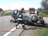 Wypadek w Zawadzie. Dachowało auto [zdjęcia]