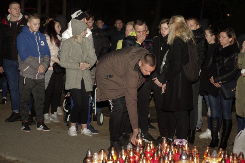W tydzień po tragicznych wydarzeniach w Koninie, mieszkańcy  pożegnają 21 latka
