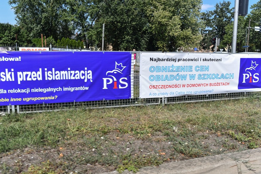 PiS w Lesznie pospieszył się z bannerami, prezydent chce się wyjaśnień