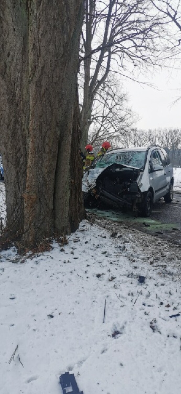 Wypadek między Sławnem a Kwasowem. Jedna osoba ranna 