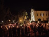 Tłumy mieszkańców na modlitwie różańcowej w Ogrodach Biblijnych w Muszynie. To był wyjątkowy wieczór