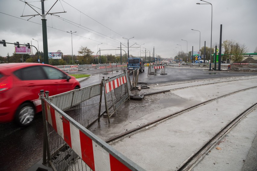 Obecnie na skrzyżowaniu ulic Lipskiej i Saskiej trwają prace...