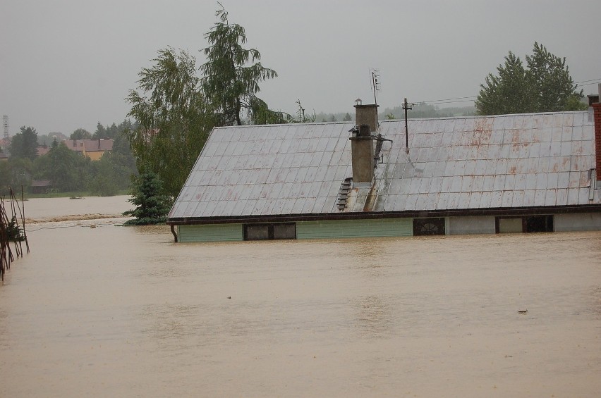 Tarnowskie: Tuchów przykryła gigantyczna fala (ZDJĘCIA)