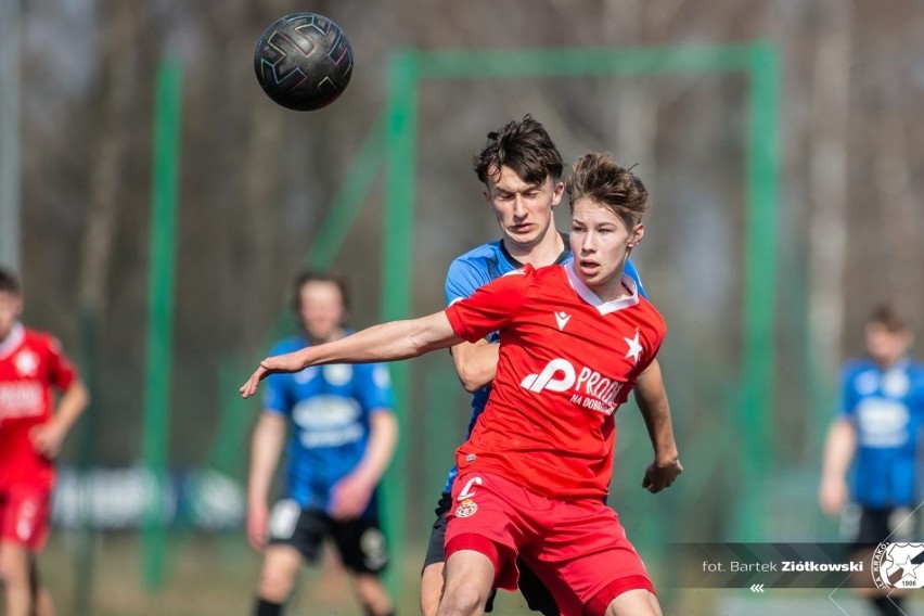 Wisła - Hutnik. Juniorzy młodsi gości lepsi od swych rówieśników w derbowym meczu CLJ U-17 w Myślenicach [ZDJĘCIA]