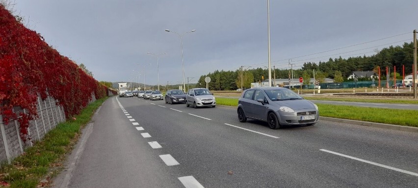 Wypadek na ulicy Krakowskiej w Kielcach. Zderzyły się jaguar i volvo