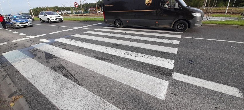 Wypadek na ulicy Krakowskiej w Kielcach. Zderzyły się jaguar i volvo