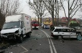 Wypadek na ulicy Jana Pawła II. Volkswagen zderzył się z busem