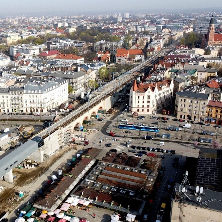Kraków. Ruszyła budowa drugiego toru na wiadukcie kolejowym nad ulicą Grzegórzecką [ZDJĘCIA]