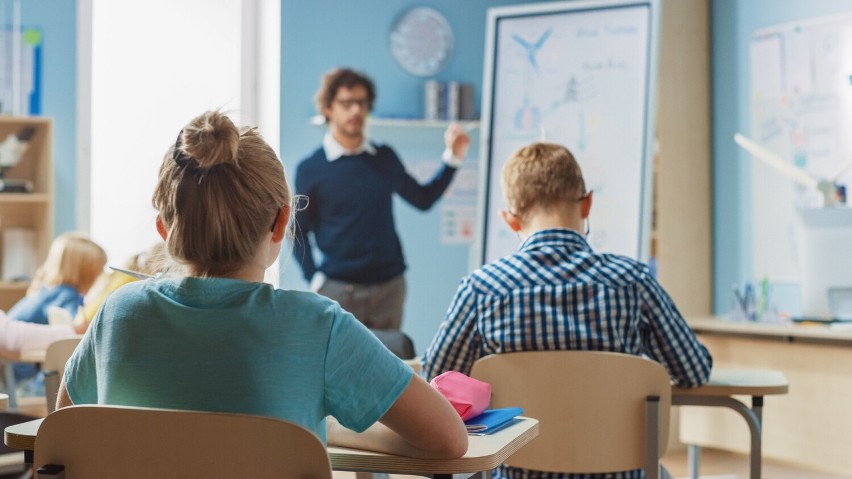 Pracownicy szkół i przedszkoli w Gdańsku otrzymają 300 zł podwyżki. „To dla nas jałmużna”