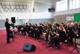 Gąsawa. Koncert muzyki filmowej w wykonaniu orkiestr z Gąsawy i Strzelna oraz chóru Harmonia [zdjęcia, wideo]