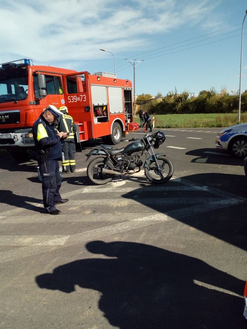 Wypadek motocyklisty w Kwielicach. Bus wymusił pierwszeństwo na skrzyżowaniu. ZDJĘCIA