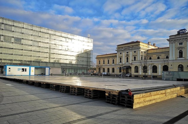 Lodowisko przy Galerii Krakowskiej na placu im. Jana Nowaka-Jeziorańskiego ma funkcjonować od 1 grudnia 2020 r.