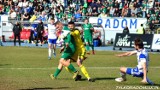 PKO Ekstraklasa. Rzut karny dla Radomiaka w meczu ze Stalą Mielec i gol Karola Angielskiego. Zobacz wideo