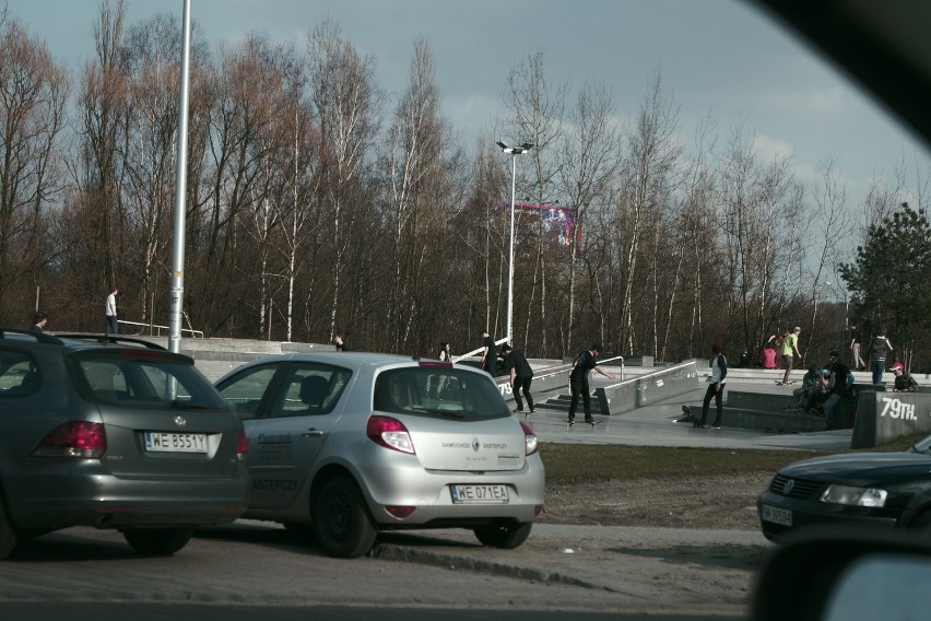 Katowice: spot przy Pomniku Trudu Górniczego na os. Paderewskiego, niedziela 14 kwietnia 2013