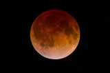 Zaćmienie Księżyca 2015 w krwistoczerwonych barwach. Zobacz je z dachu Centrum Nauki Kopernik