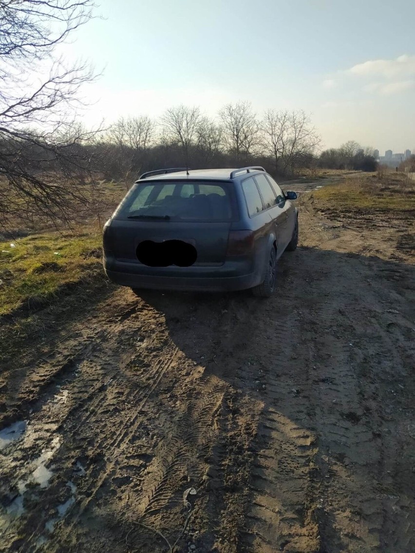 Skradzione w Kielcach audi policjanci znaleźli w polach.