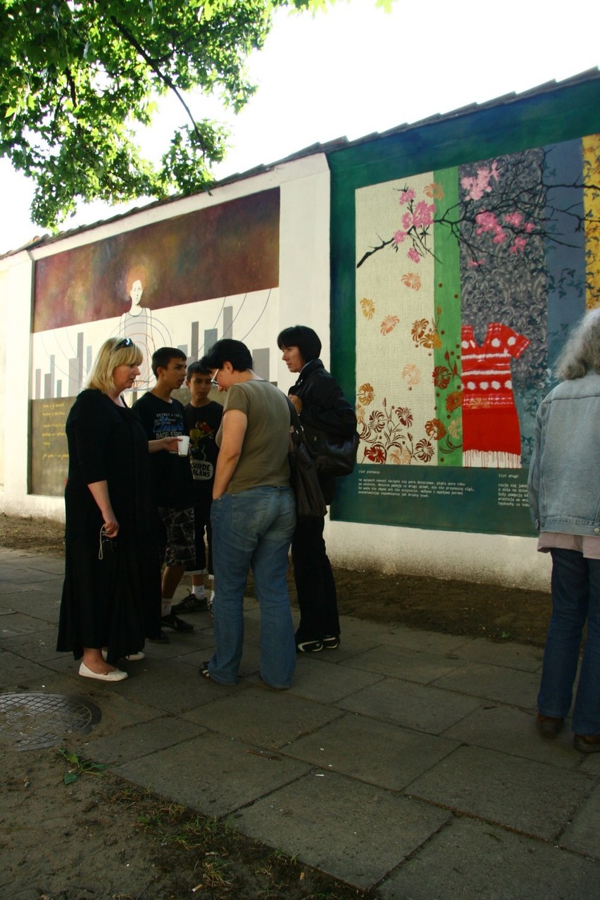 Poeci debiutanci mieli swój festiwal. Odsłonięto kolejny mural na Ścianie Poetów [ZDJĘCIA]