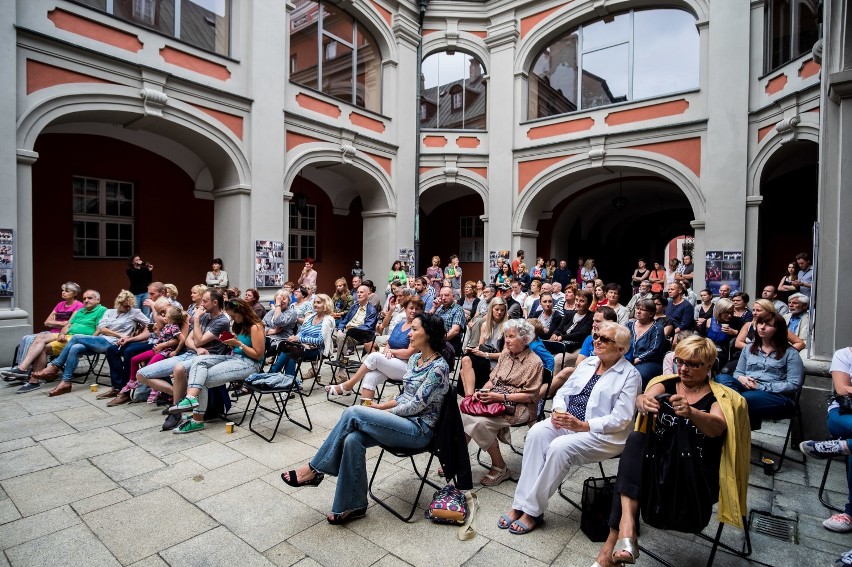 Coolturalny Stary Rynek: Victor Baez wystąpił na dziedzińcu szkoły baletowej