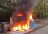 Pożar pojemników na śmieci w Skokach! Było groźnie! To nie jedyna akcja strażaków w powiecie!