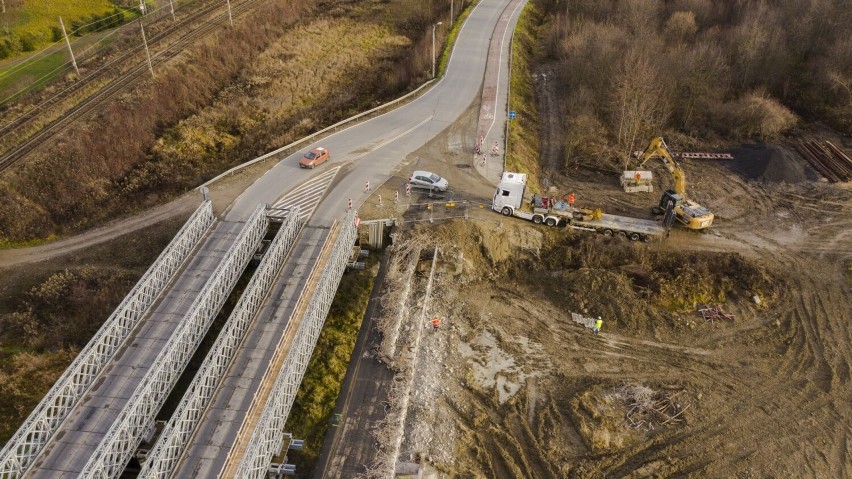 Nowy Sącz. Twa wyburzanie starego mostu na rzece Kamienicy przy ul. Kamiennej. Zobacz zdjęcia z drona