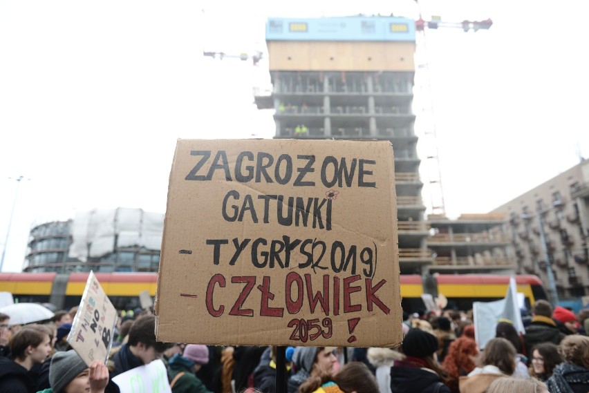 Trwa Młodzieżowy Strajk Klimatyczny w Warszawie. Uczniowie...