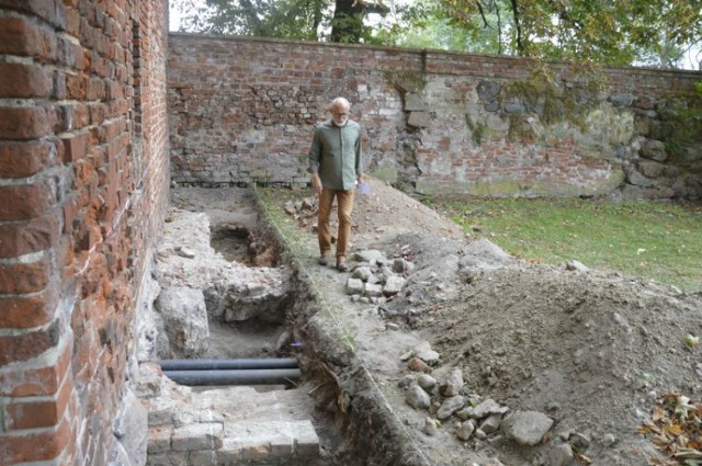 Zbigniew Sawicki w ubiegłym roku kierował pracami archeologicznymi na zamku w Sztumie